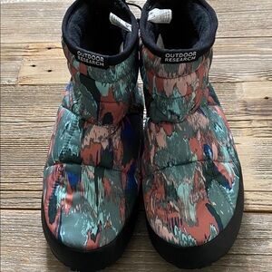 Outdoor Research Women’s Tundra Trax Booties. S/P.